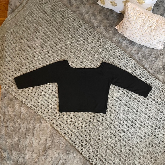 Basic Black Crop Sweater - Picture 2 of 3